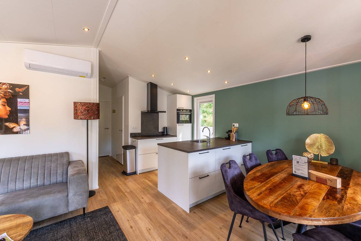 Vakantiepark De Thijmse Berg — Family Lodge met hottub | 6 personen in Rhenen, Provincie Utrecht