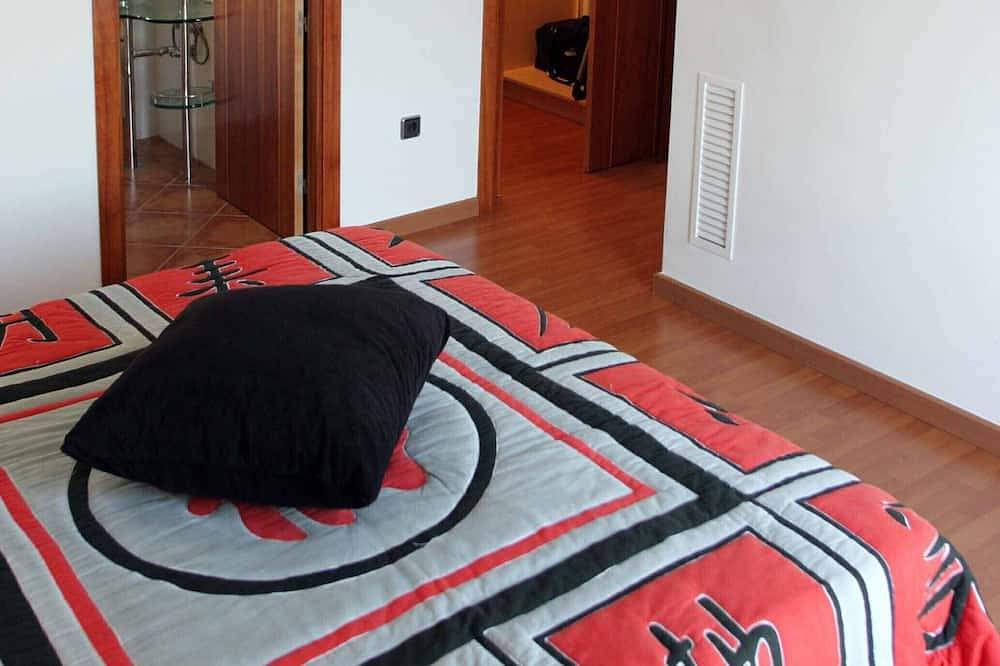 Entire apartment, Quiet, Luxury Apartment & High-Speed Wifi in Platja Grifeu, Upper Empordà
