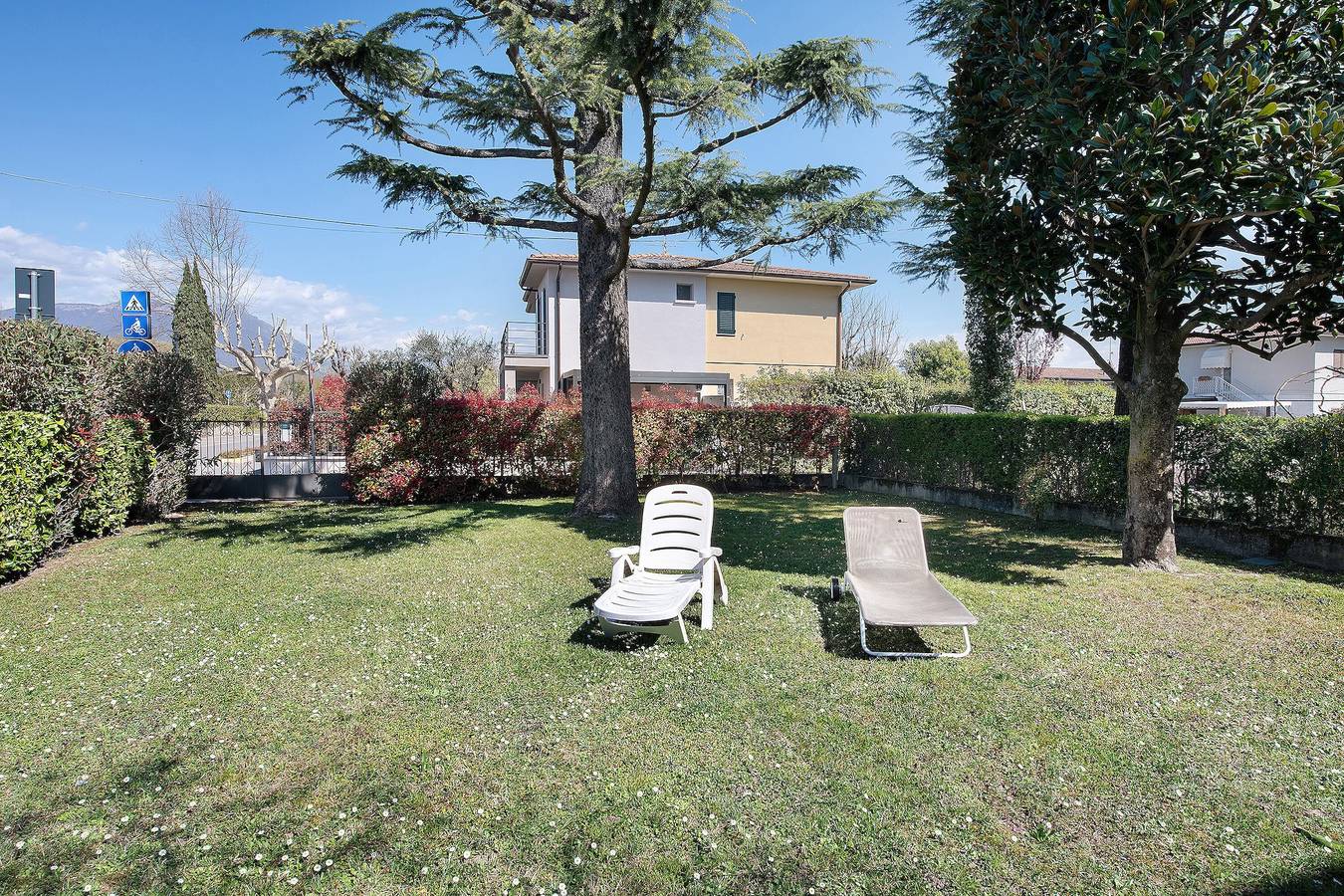 Villa Iconi Lago di Garda, Villa 5 minuti a piedi dalla spiaggia in Lido di Manerba, Manerba del Garda