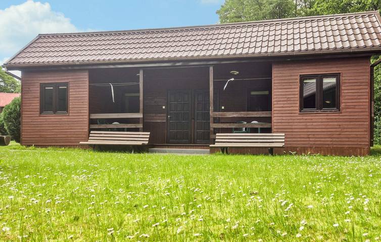 Ferienhaus für 4 Personen mit Terrasse in Granica Łazy, Powiat Koszaliński
