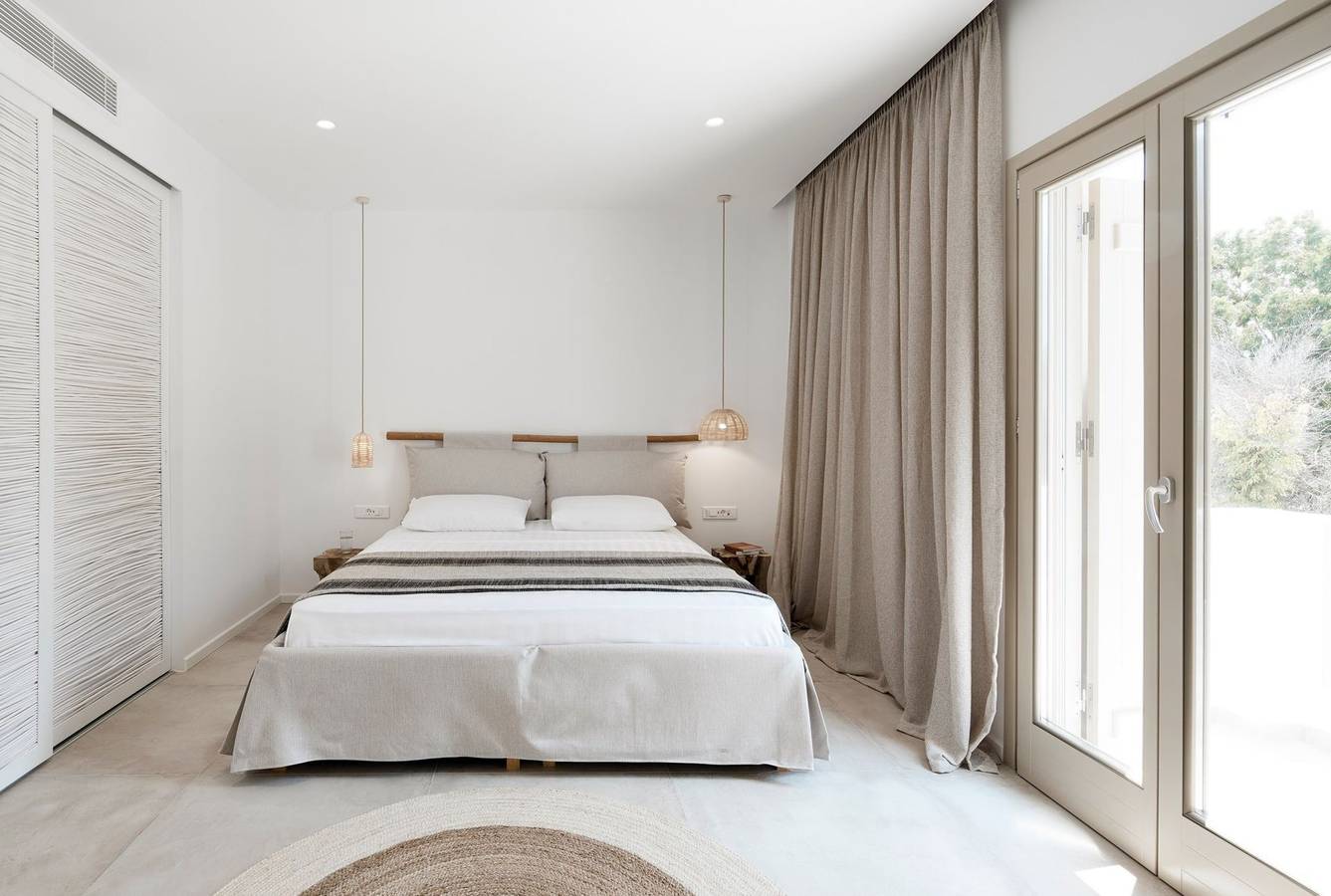 Luxury Milos Apartment | Superior Suite | 1 Bedroom | Well Furnished Interior | Adamanta in Milos