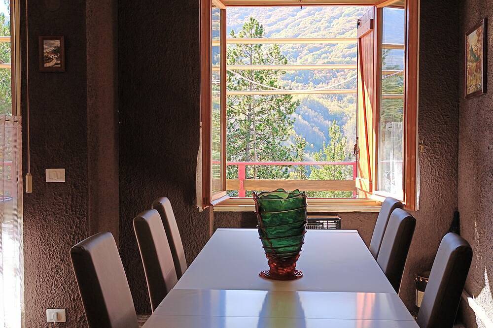 Apartamento entero, Abetina Apartment_ ideal for groups and nestled in the greenery of Little Switzerland in Tagliacozzo, Provincia de L'Aquila