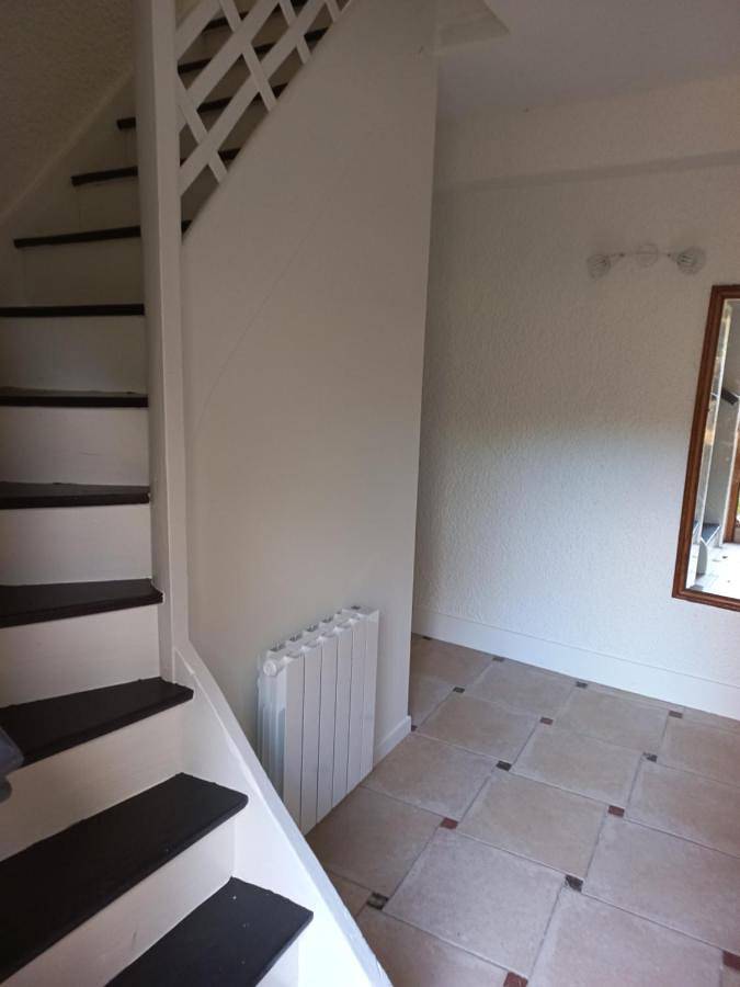Location de vacances pour 2 personnes, avec vue ainsi que jardin et terrasse dans La Chapelle-de-Guinchay - 4