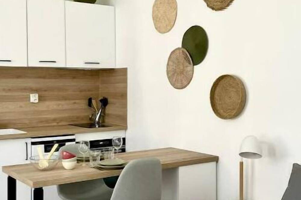 Entire apartment, Chez Clément et Mathilde - Studio Hyper Centre in Saint-Amand-les-Eaux, Valenciennes region