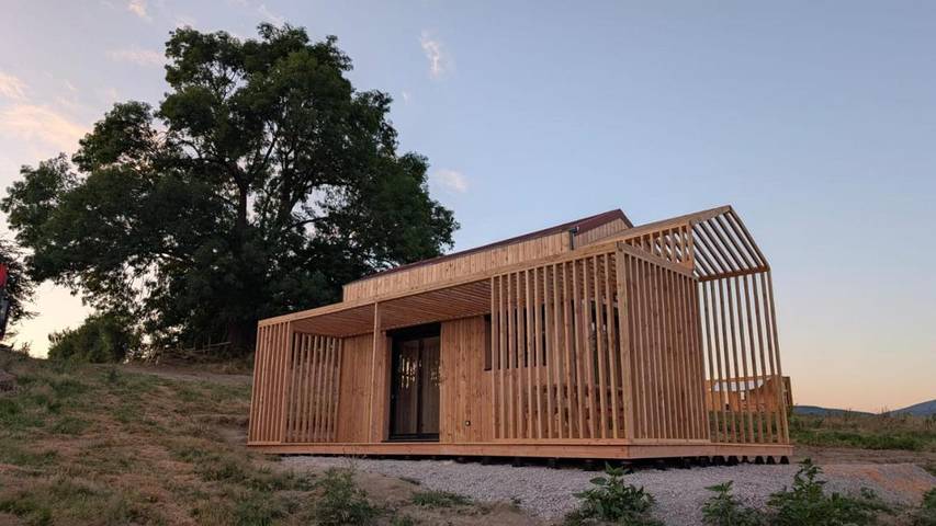 Location de vacances pour 2 personnes, avec piscine ainsi que vue et jardin à Augerolles - 2