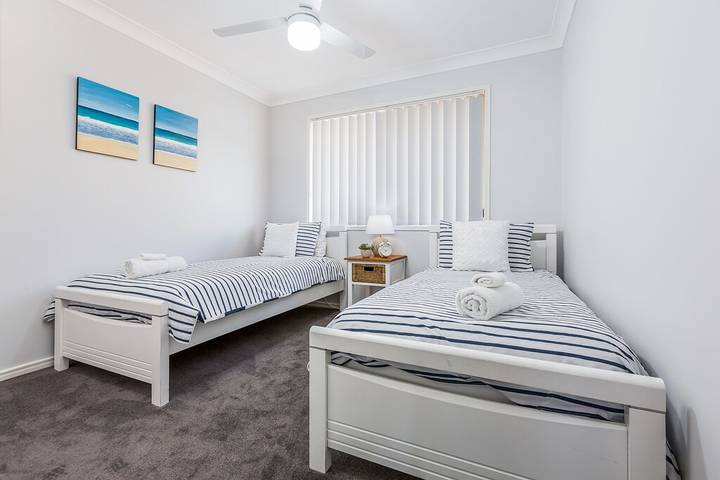 Vacation rental for 8 people, with terrace and yard in Queensland