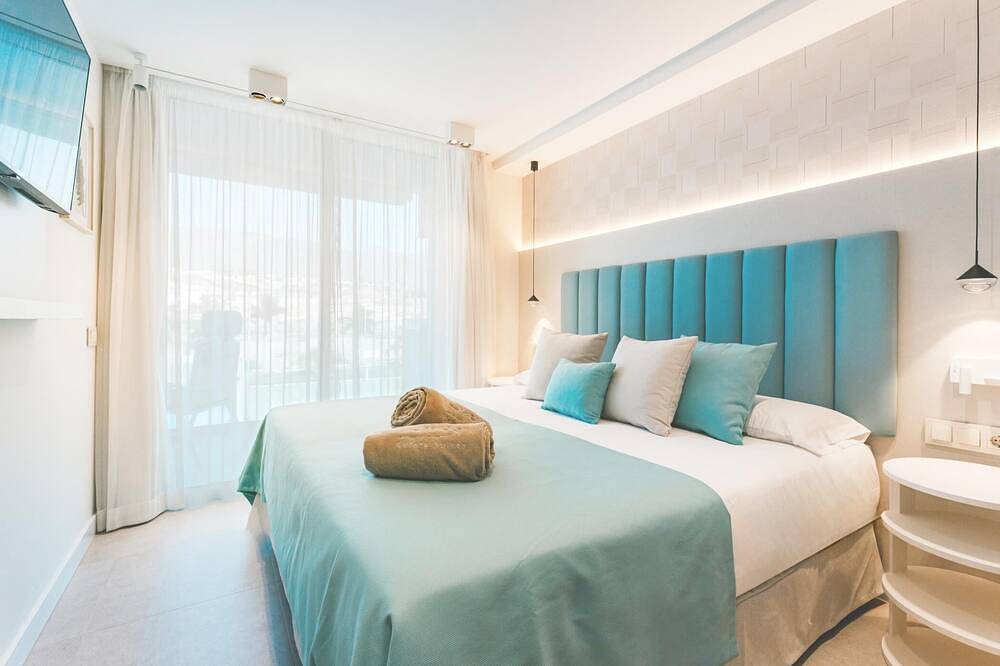 Ganze Wohnung, Apartment 4 bedroom | first floor | mountain view in La Caleta, Adeje