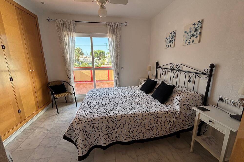 Luxury 3 bed townhouse on golf course close & very close to beach in Playa Nueva Umbría, El Portil