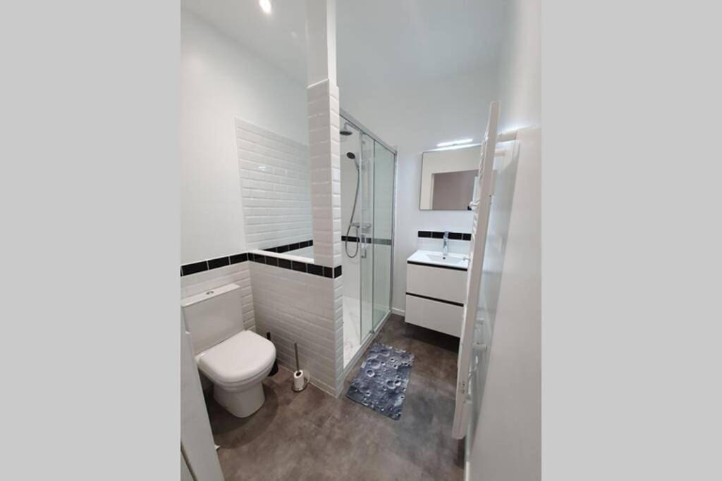 Appartement entier, Studio idéalement situé au calme in Lorient, Côte des Mégalithes