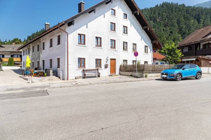 Ganze Wohnung, Ferienwohnung 'Marlies' mit Bergblick, privater Terrasse und Wlan in Garmisch-Partenkirchen, Bayerische Alpen