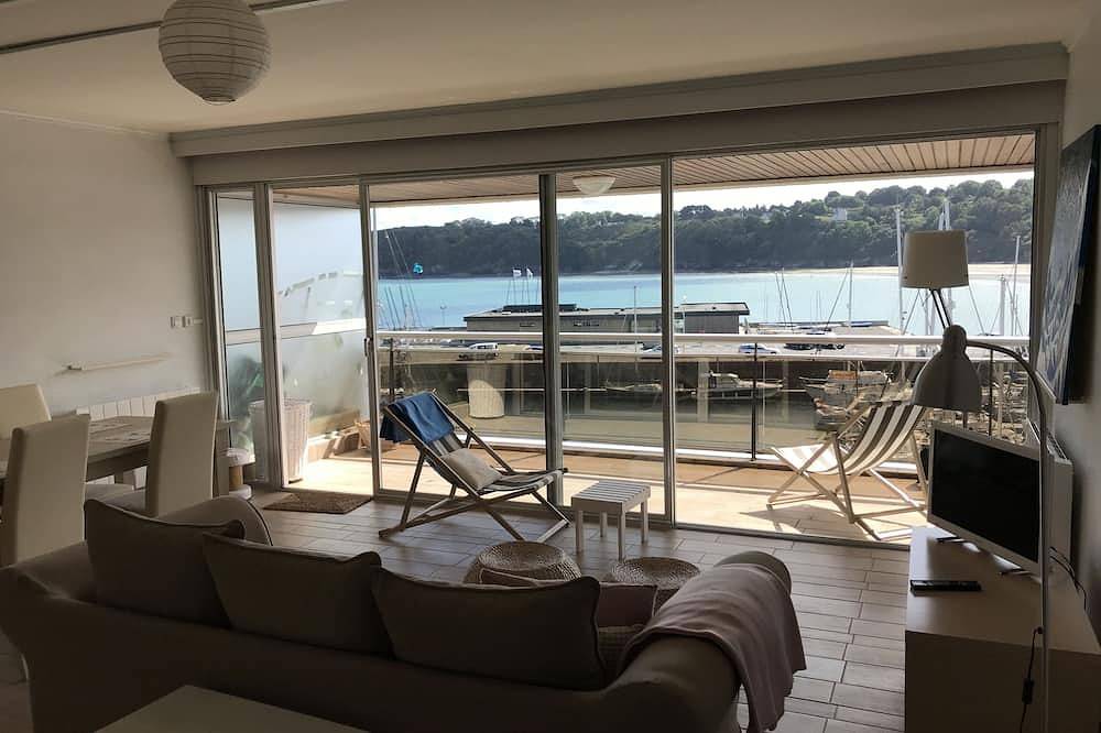 Appartement entier, Très Belle Vue Du Port , De La Mer Depuis L’Appartement Très Clair et Du Balcon. in Binic, Côte de Goëlo