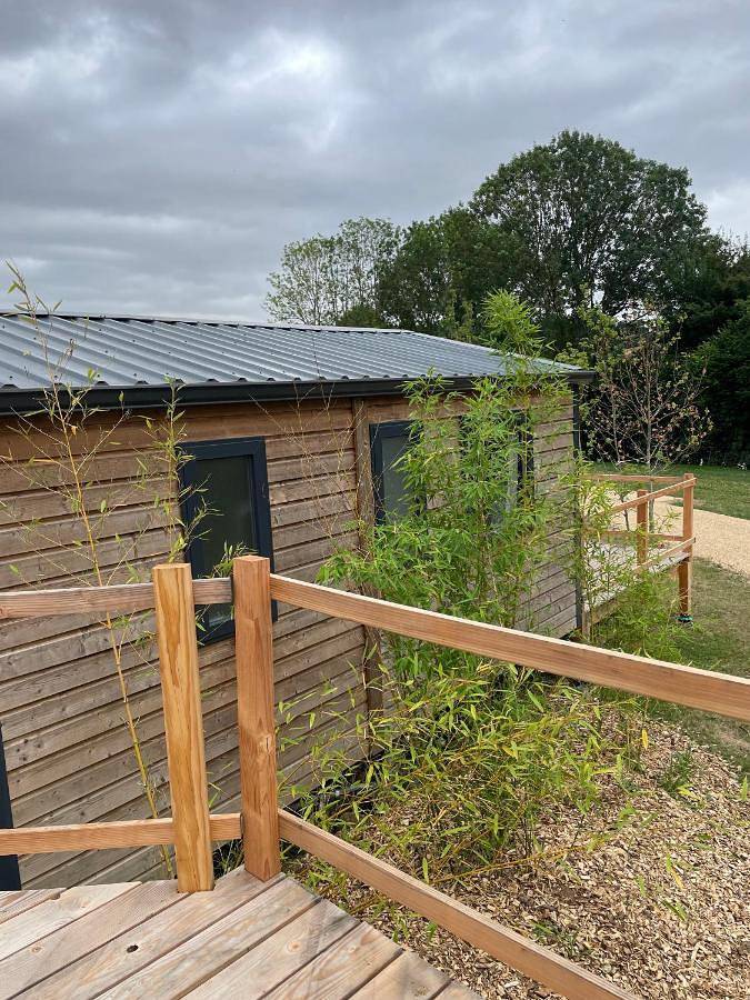 Location de vacances pour 2 personnes, avec terrasse ainsi que piscine et vue à Bellême - 3