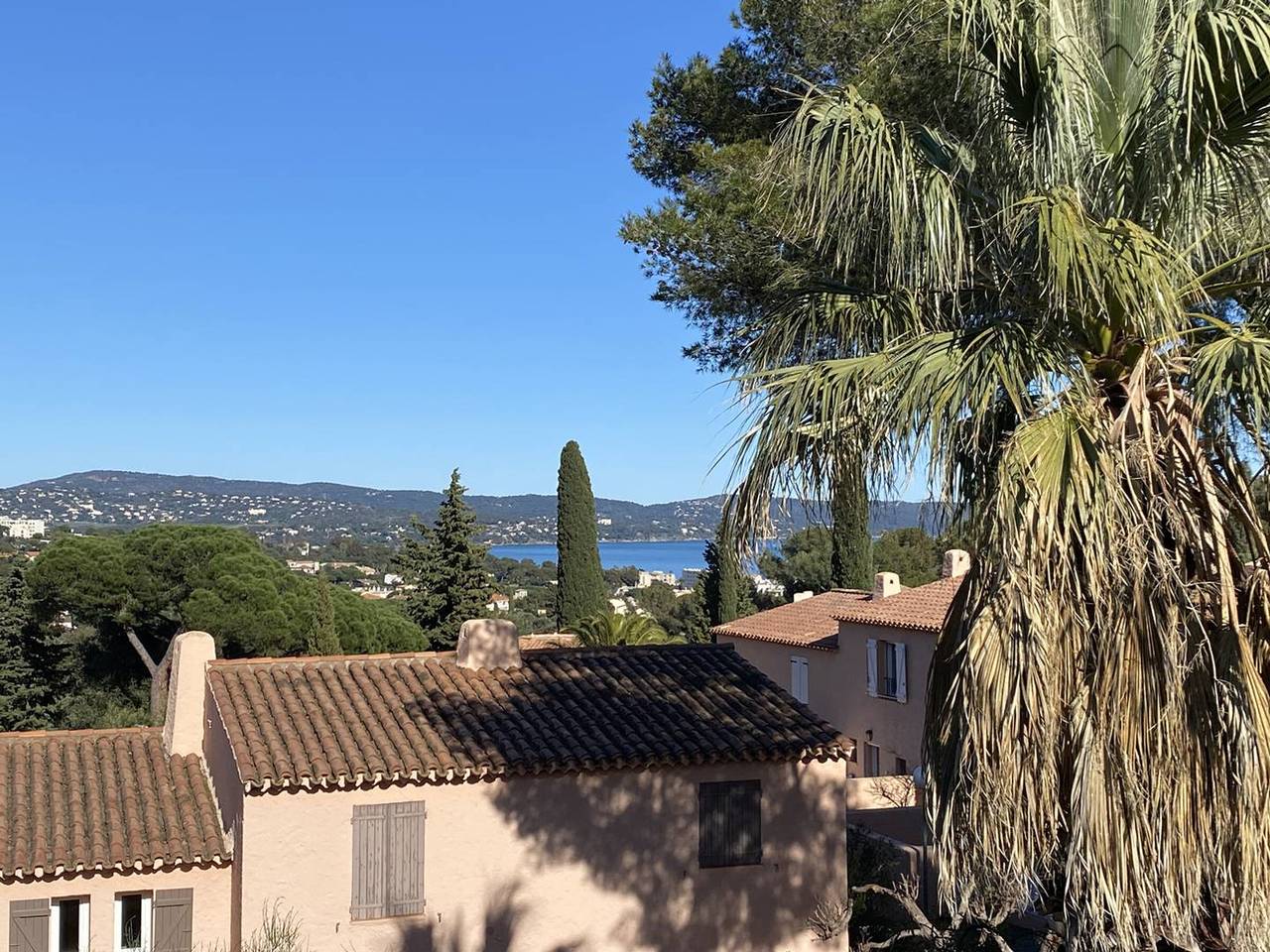 Mazet rénové avec piscine, tennis, 2 terrasses à Cavalaire-sur-Mer. in Cavalaire-sur-Mer, Région de Draguignan