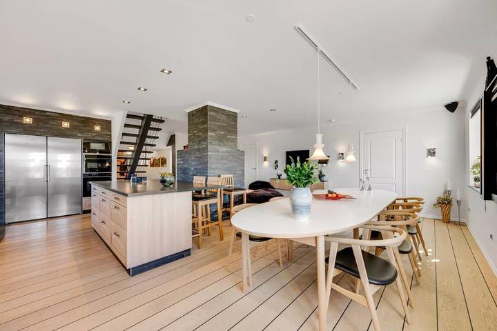 Spacious Holiday Home in Nr. Lyngvig with Hot Tub and Activity Room in Nørre Lyngvig, Hvide Sande