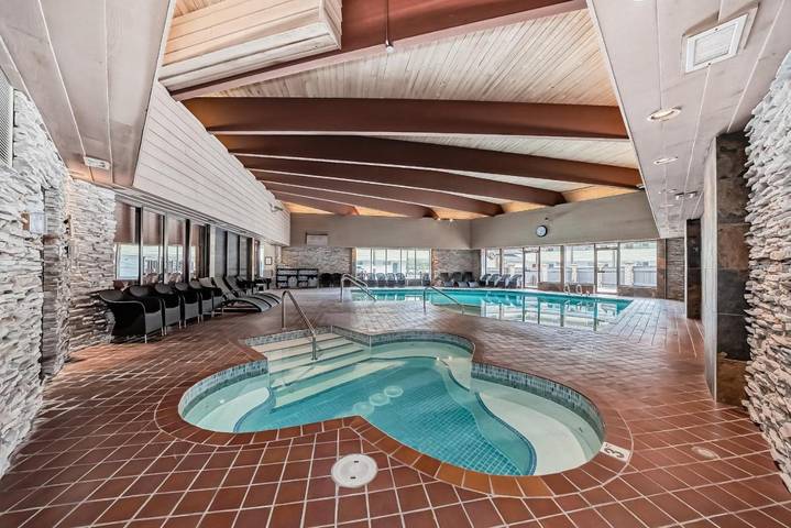 Hôtel pour 4 personnes, avec jacuzzi et piscine ainsi que sauna et jardin dans Jasper - 2