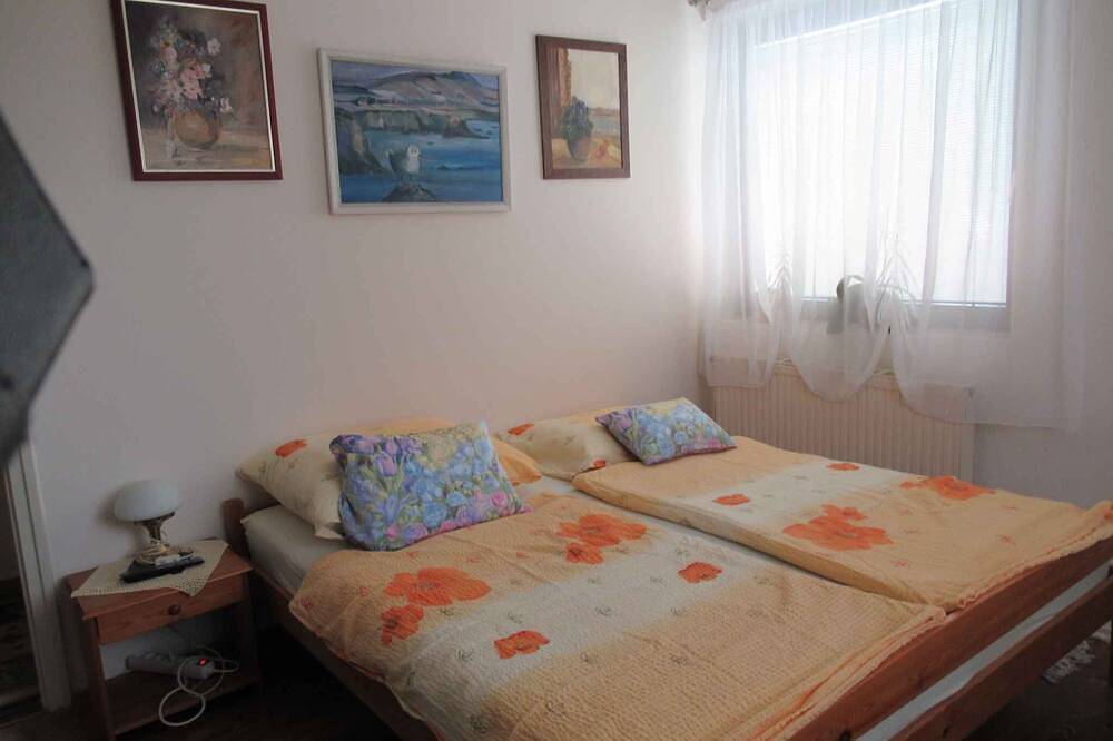 Ganze Wohnung, Ferienwohnung an einem ruhigen Ort, mit schönem Ausblick in Csopak, Balatonfüredi járás