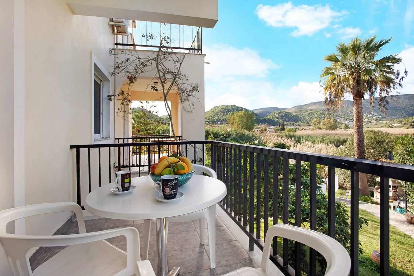 Entire studio, Studio "Dolphin Studio 7" with Private Balcony, Shared Garden & Wi-Fi in Keri, Laganas