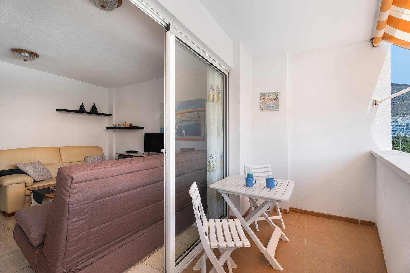 Ganze Wohnung, Ferienwohnung 'Central Los Cristianos' mit Bergblick, Gemeinschaftspool und Wi-Fi in Los Cristianos, Arona