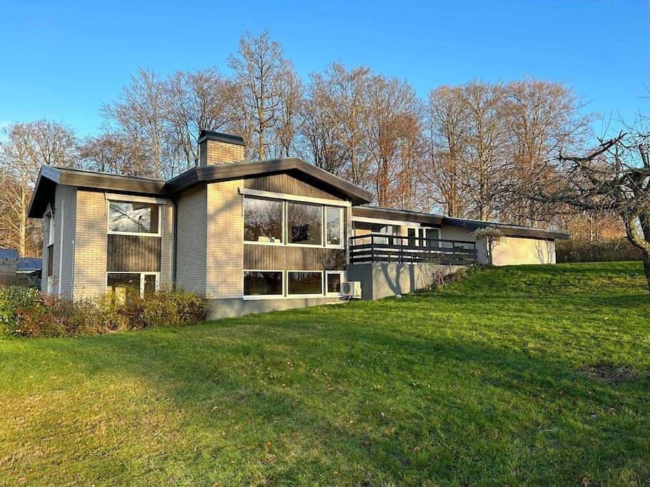 Big villa by the lake in Olofströms und Umgebung