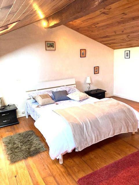 Location de vacances pour 4 personnes, avec Jardin et Bassin pour enfant ainsi que Piscine et Vue à Villemur-sur-Tarn