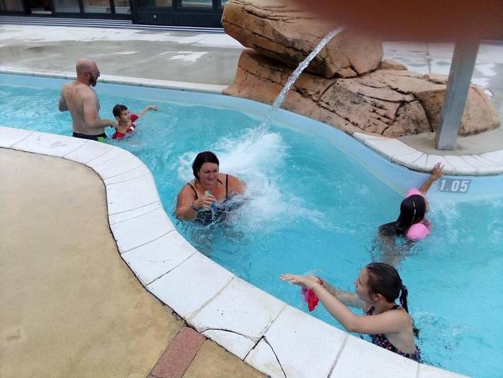 Location de vacances pour 6 personnes, avec bassin pour enfant et jacuzzi ainsi que terrasse et piscine dans Luna Park La Palmyre - 4