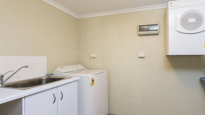 Holiday home for 10 people, with garden and balcony in North Stradbroke Island