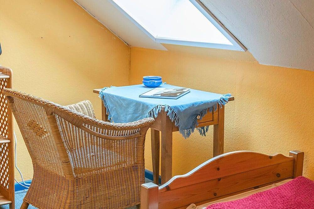 Ganze Wohnung, Ferienzimmer Eddie: Natur erleben & entspannen für Einzelreisende in Taarstedt, Grünes Binnenland