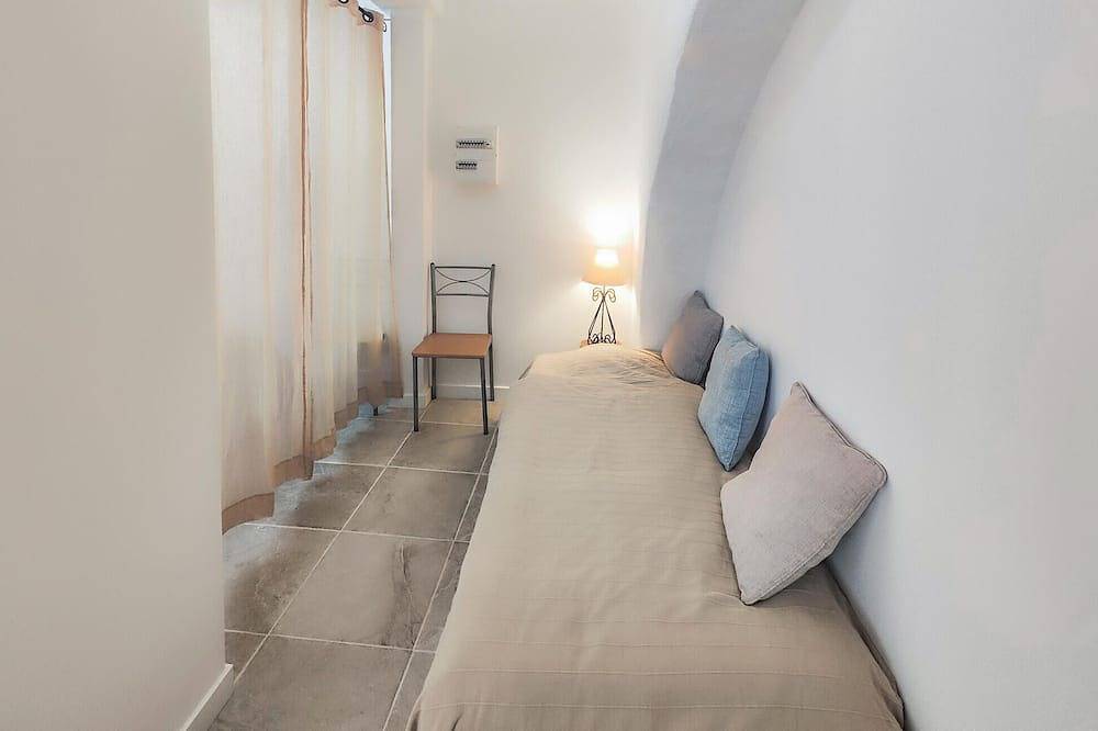 Entire apartment, 1 bedroom lovely apartment in Meze in Mèze, Côte d'Améthyste