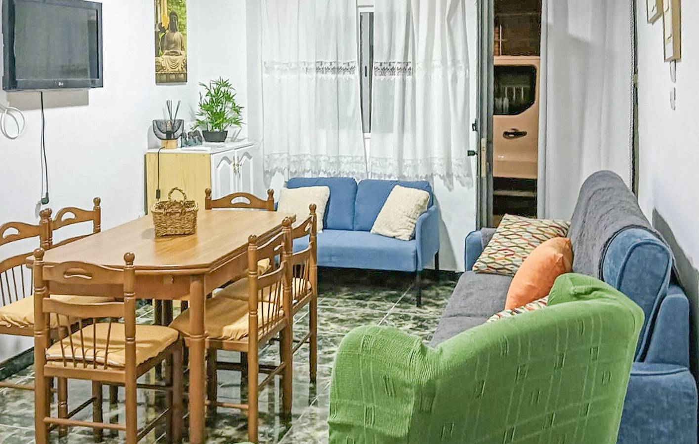 Apartamento vacacional entero, Beachside Retreat: Apartamento de 90 m2, aparcamiento gratuito y TV in Motril, Costa Tropical