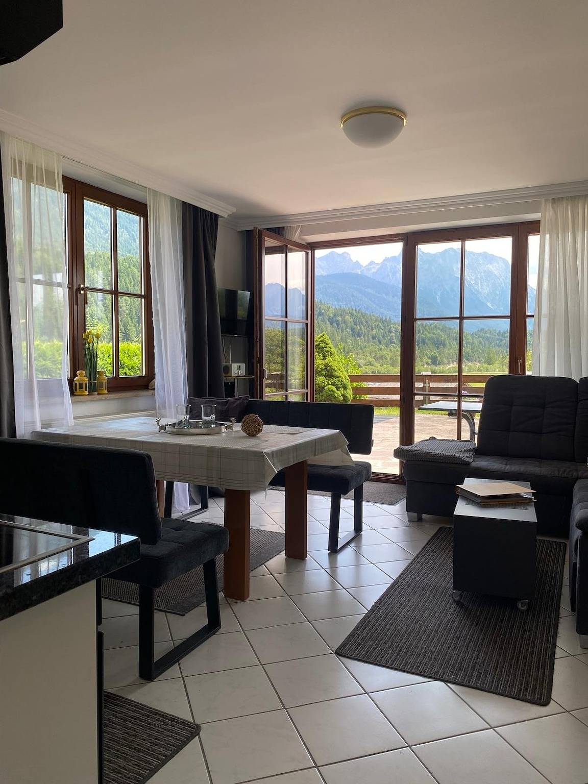 Geheel vakantieappartement, Vakantieappartement voor 4 personen met terras in Krün, Beierse Alpen