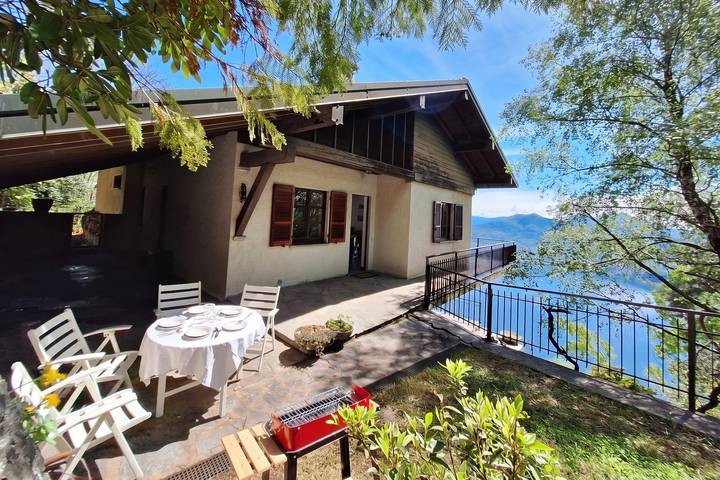 Villa for 6 people, with Balcony and Terrace as well as Lake view in Lago Maggiore
