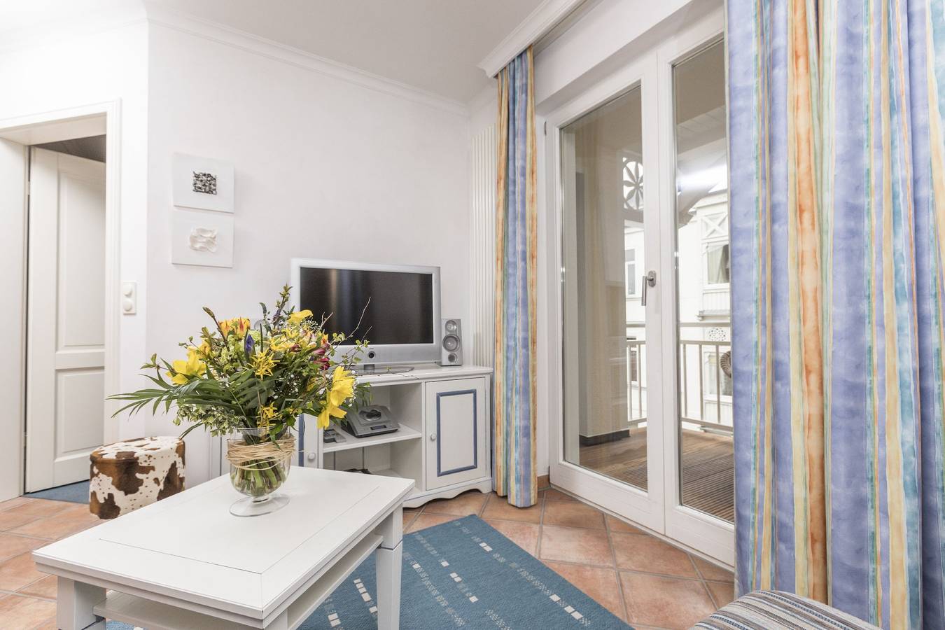 Villa Strandperle Nr. 17 - Exklusive Ferienwohnung, 49qm, Balkon mit Meerblick, 1 Schlafzimmer, max. 2 Personen in Ostseebad Binz, Binz