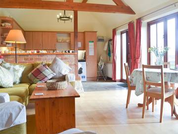 Vacation Rental for 4 Guests in Wiltshire, South West England, Picture 3
