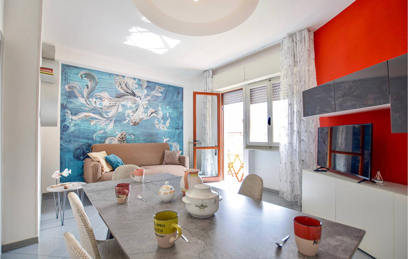 Ganze Ferienwohnung, Apartment mit Meerblick, Parkplatz, Küche - 700m zum Strand in Lido di Camaiore, Italienische Riviera