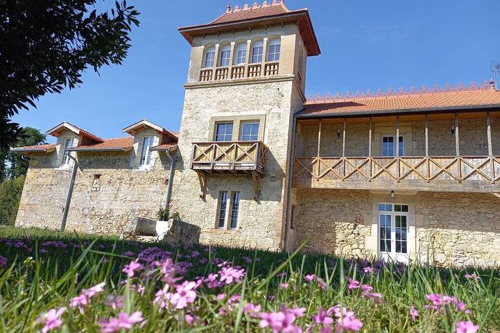 Location de vacances pour 12 personnes, avec jardin à Feugarolles