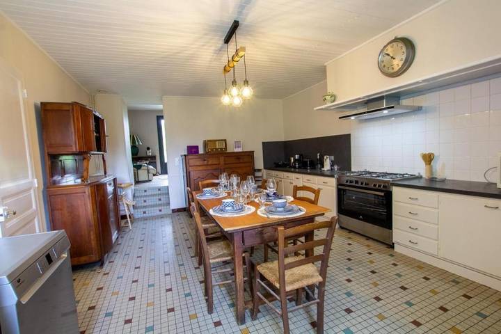 Location de vacances pour 6 personnes, avec piscine et terrasse à Sourzac - 3