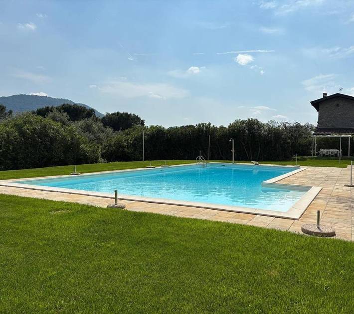 Gîte pour 2 personnes, avec vue et terrasse ainsi que piscine et vue sur le lac à Sarnico - 2