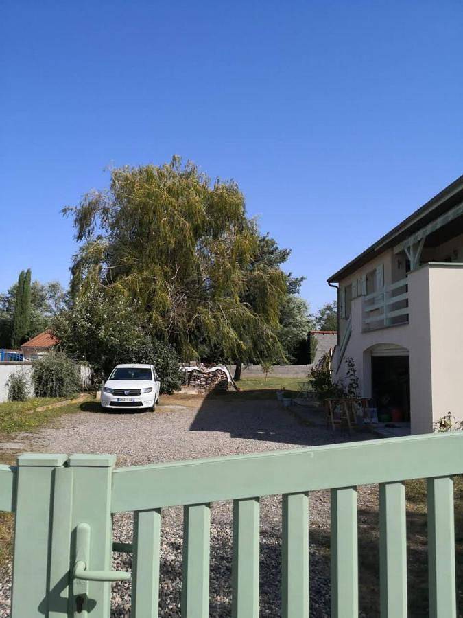 Appartement entier, One-Bedroom Apartment in Pérignat-sur-Allier, Région de Clermont-Ferrand