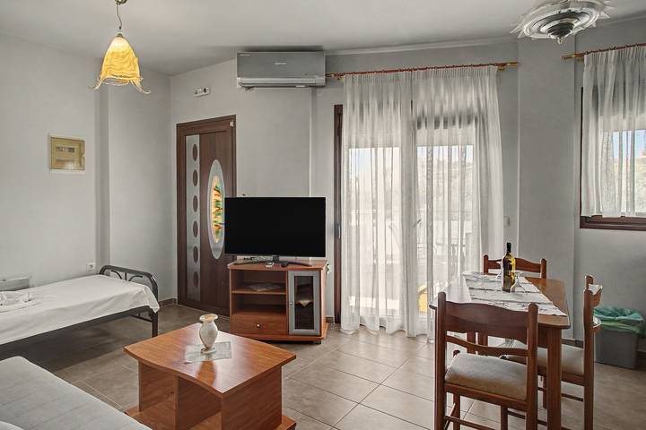 Apartamento entero, Apartamento '2' con vistas a la montaña, jardín compartido y Wi-Fi in Limenaria, Tasos