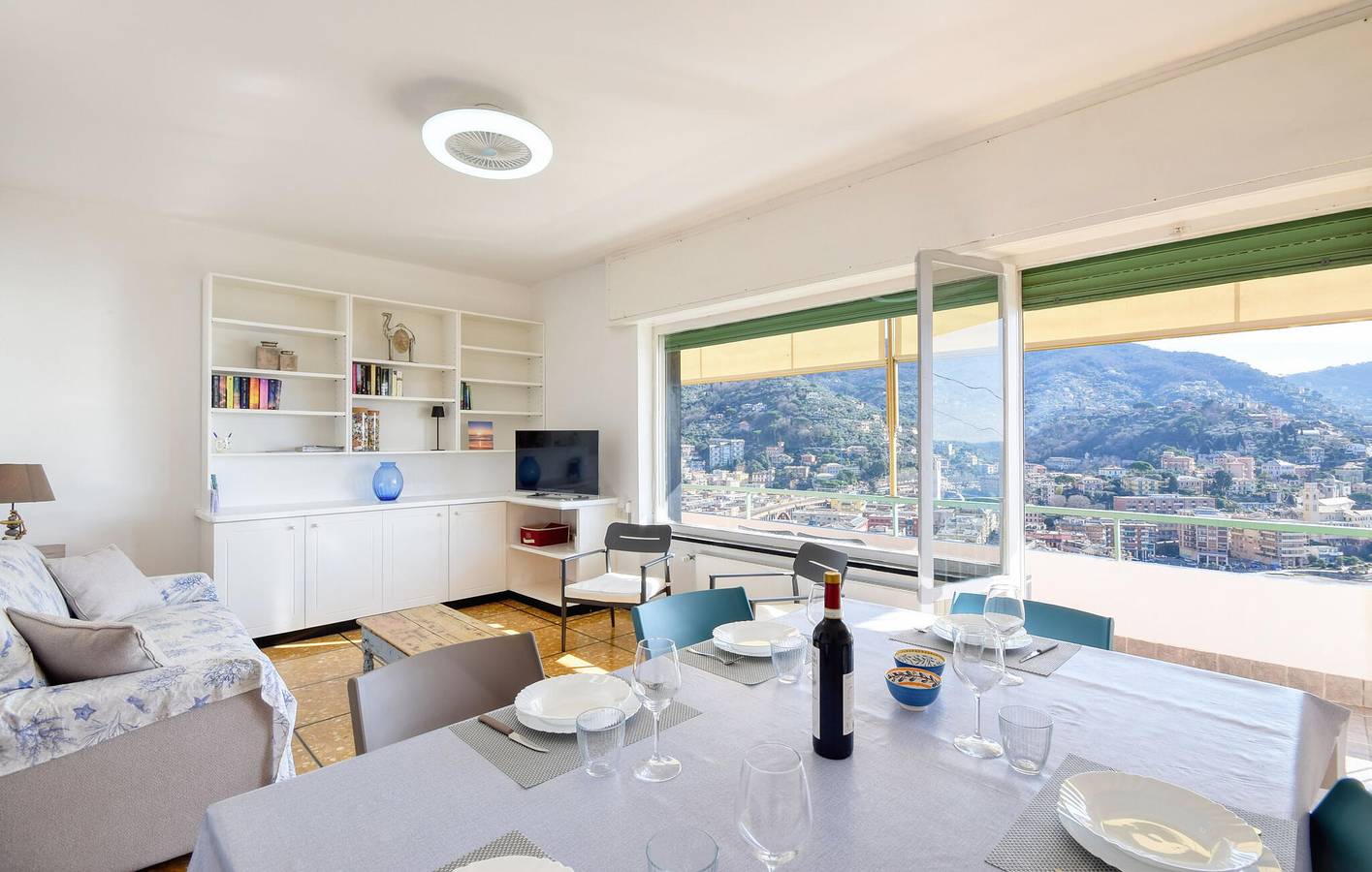 Ganze Ferienwohnung, Apartment mit Meerblick, Parkplatz, Terrasse und WiFi in Strandnähe in Recco, Riviera di Levante
