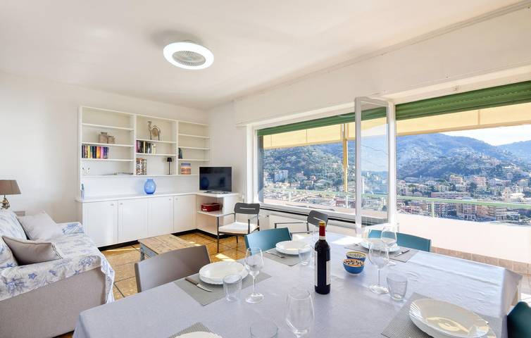 Appartamento intero, Appartamento vista mare con parcheggio, terrazza e WiFi vicino alla spiaggia in Bagni Marina, Recco