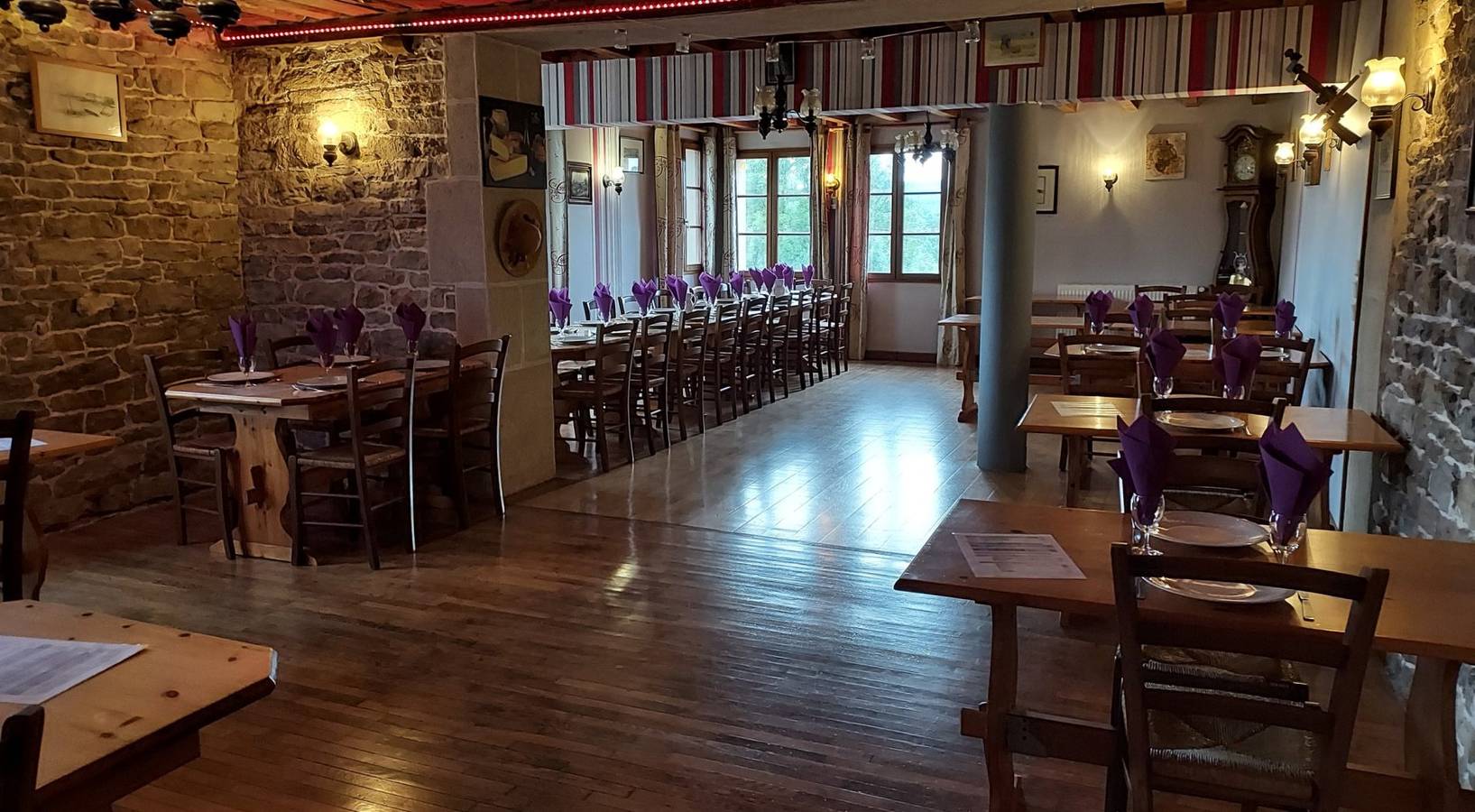 Auberge du Tilleul, chambres de campagne, région des lacs du Jura - Chambre handicapé in Charézier, Jura