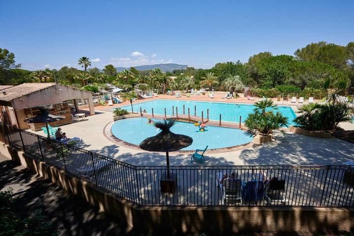 Tente pour 5 personnes, avec jardin et vue ainsi que piscine et bassin pour enfant, animaux acceptés dans le Var - 2