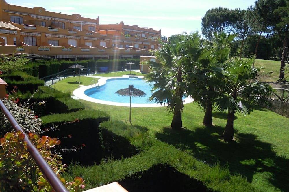 Apartamento entero, Apartamento cerca de la playa, con terraza y piscina (apta para mascotas) in Lepe, Costa de la Luz