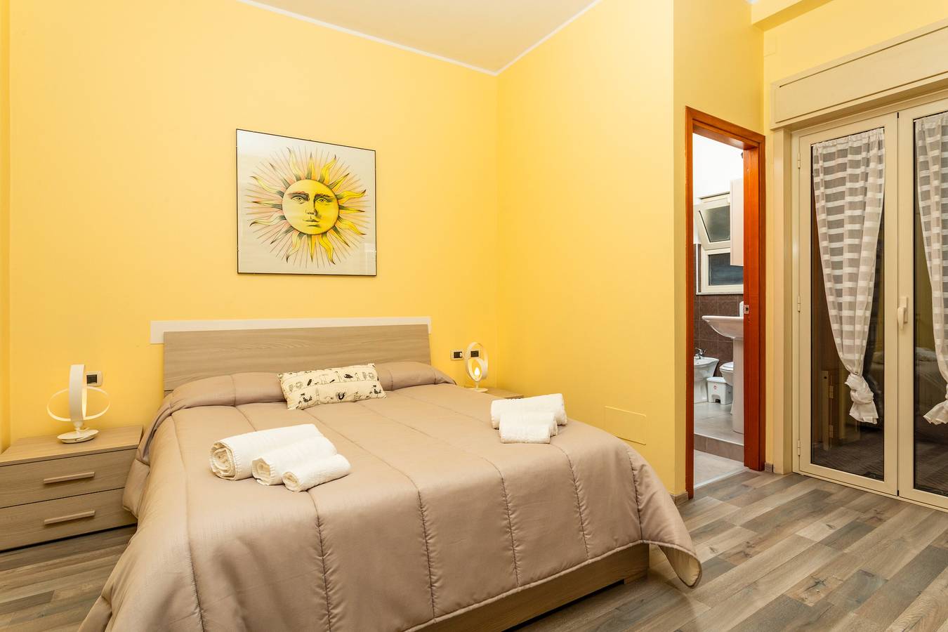 Room 'Seaside and City - Quadrupla' with Shared Terrace, Wi-Fi and Air Conditioning in Catania, Catania Province