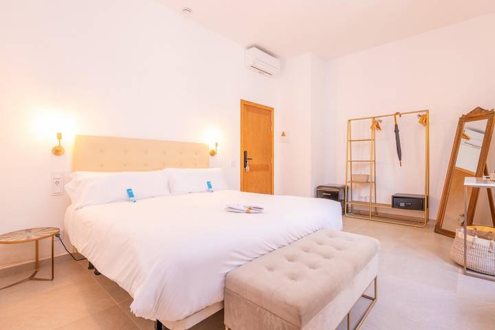 Cas Català - Junior Suite Vc -  Bonita habitación en hotel-boutique con vistas a la ciudad, piscina compartida y Wifi gratis in Sineu, Interior de Mallorca