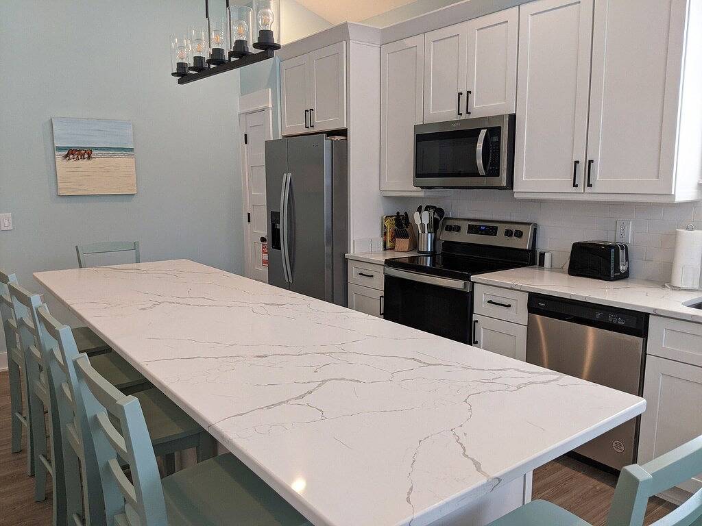 Lighthouse Views, Beach Parking Pass, & Furry Family Members Welcomed in Corolla, Currituck County