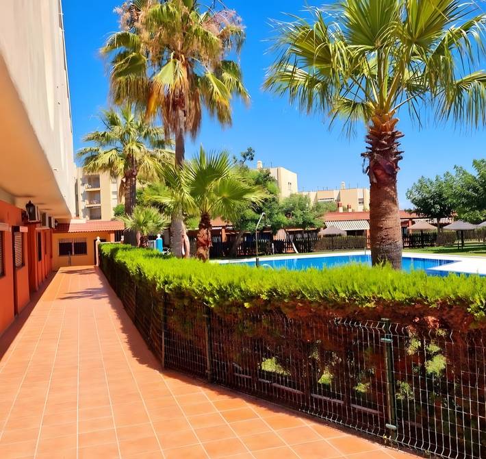 Ganzes Studio, Studio „100 m vom Strand entfernt“ mit Gemeinschaftspool und privater Terrasse in Matalascañas, Almonte