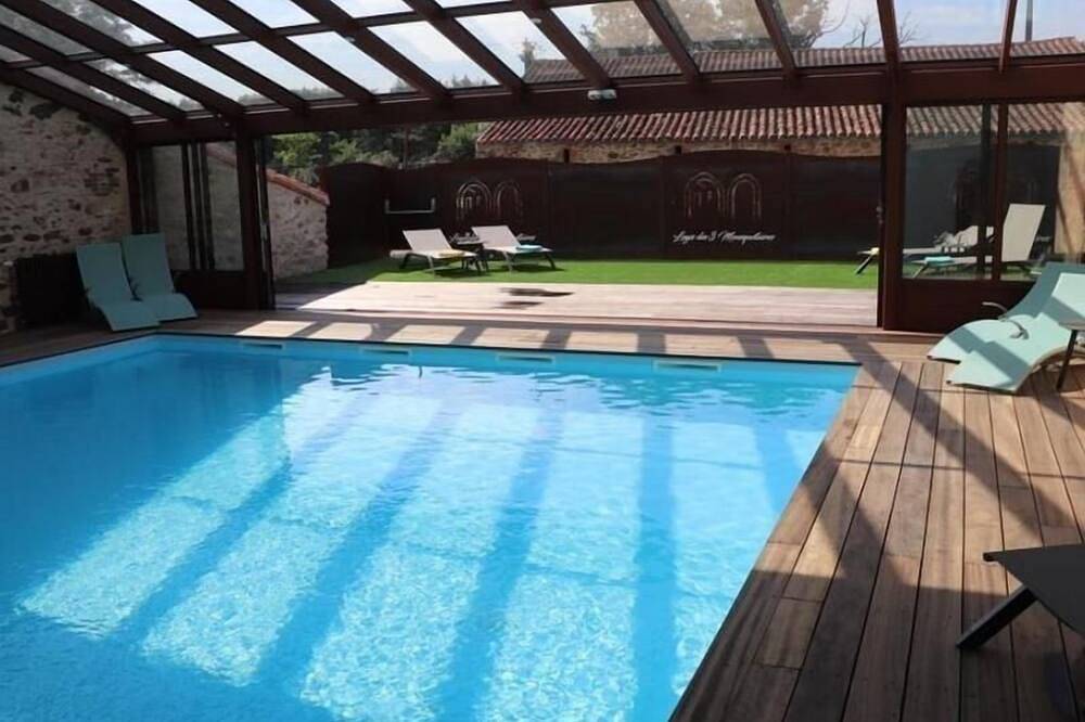 Casa de campo con piscina y zona de relax cerca de Les Herbiers, capacidad para 6 personas in Les Herbiers, Valle del Loira
