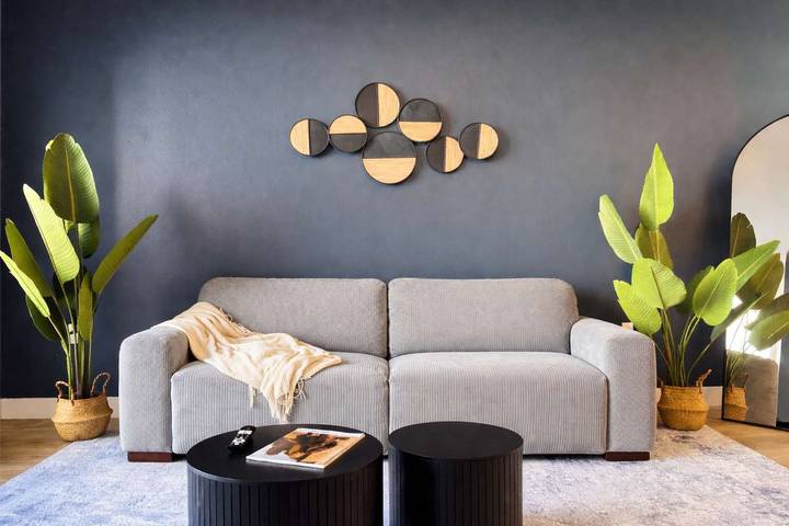 Vacation rental for 3 people, with yard and balcony as well as pool, kid friendly in Santa Ana